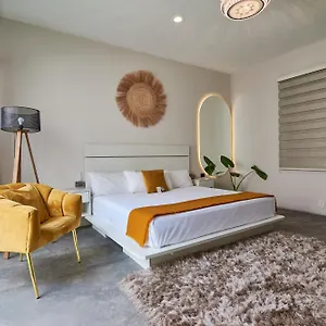Hotel Aura